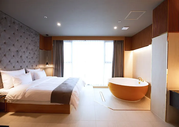 Hotel Yeongdo Grandbern 2*
